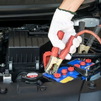 JUMP STAR SERVICE IN ORANGE COUNTY, CA.  A TOW TRUCK SERVICE JUMP STARING A DEAD CAR BATTERY.